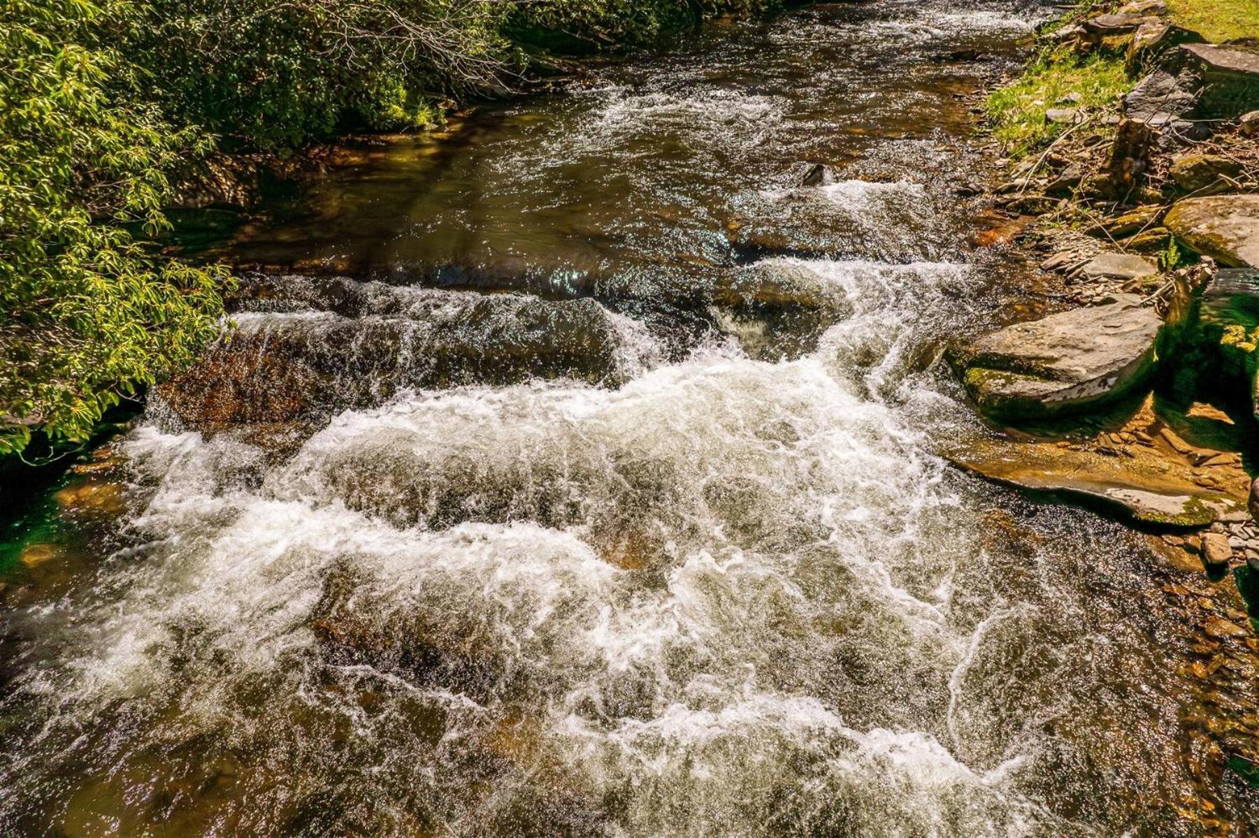 ブライソン・シティ Waterfall Hideawayヴィラ エクステリア 写真