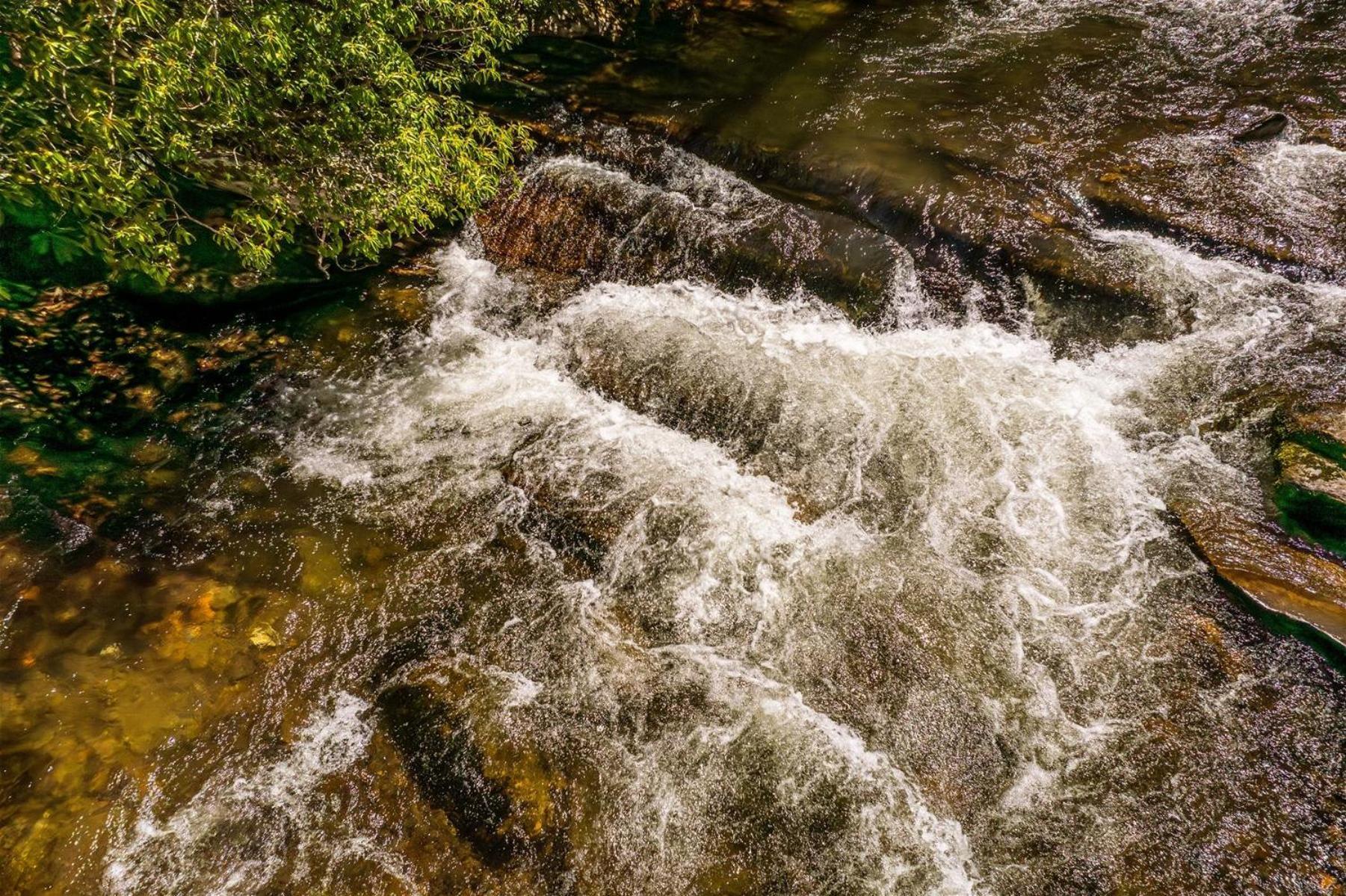 ブライソン・シティ Waterfall Hideawayヴィラ エクステリア 写真