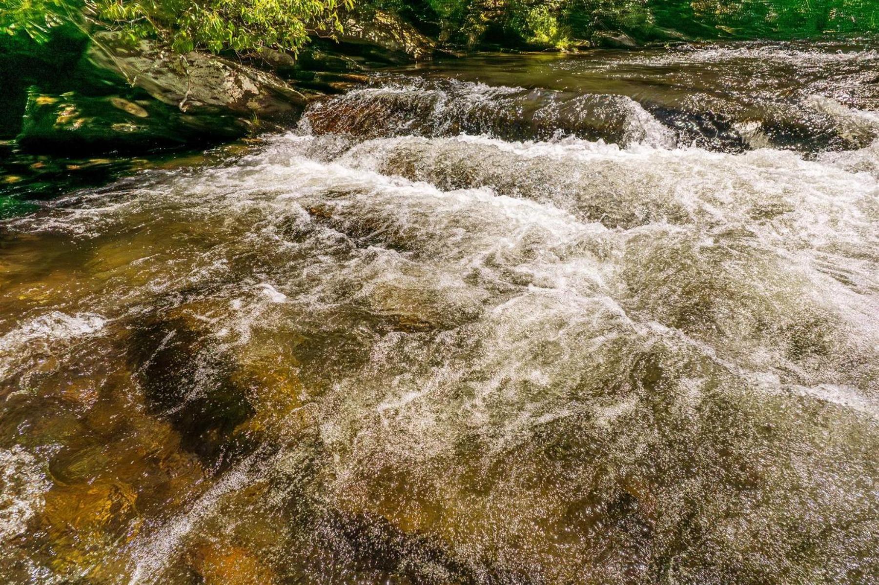 ブライソン・シティ Waterfall Hideawayヴィラ エクステリア 写真